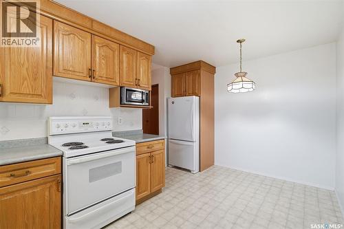 121 Simon Fraser Crescent, Saskatoon, SK - Indoor Photo Showing Kitchen