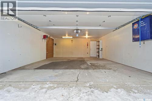 121 Simon Fraser Crescent, Saskatoon, SK - Indoor Photo Showing Garage