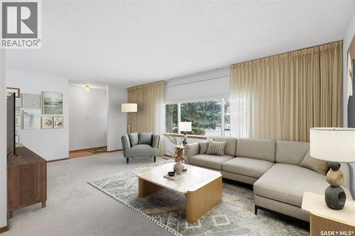 121 Simon Fraser Crescent, Saskatoon, SK - Indoor Photo Showing Living Room