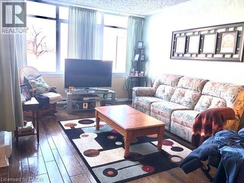40 Harrisford Street Unit# 103, Hamilton, ON - Indoor Photo Showing Living Room