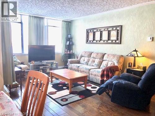 40 Harrisford Street Unit# 103, Hamilton, ON - Indoor Photo Showing Living Room