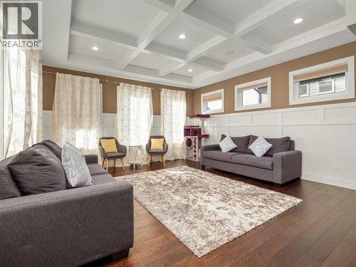 18 Northlander Road W, Lethbridge, AB - Indoor Photo Showing Living Room