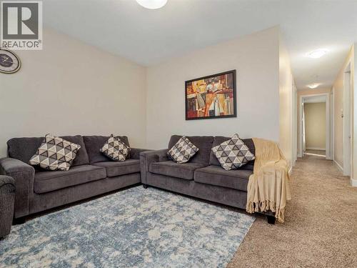 18 Northlander Road W, Lethbridge, AB - Indoor Photo Showing Living Room