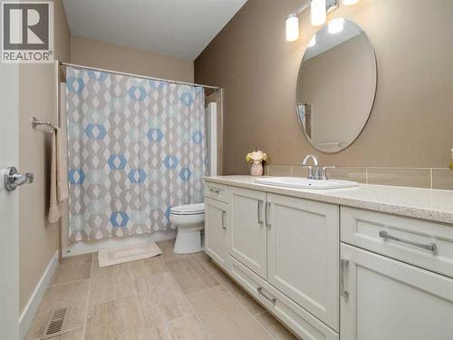 18 Northlander Road W, Lethbridge, AB - Indoor Photo Showing Bathroom