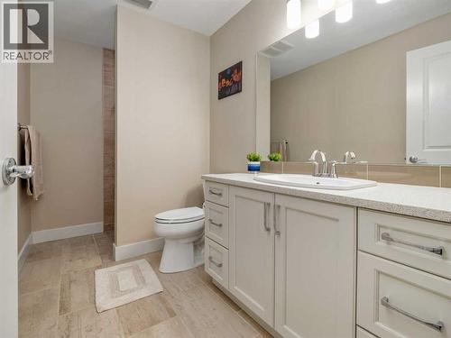 18 Northlander Road W, Lethbridge, AB - Indoor Photo Showing Bathroom