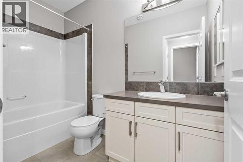 368 Redstone Drive Ne, Calgary, AB - Indoor Photo Showing Bathroom