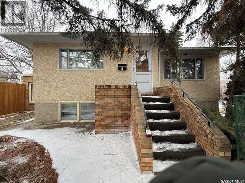 637 Tapley STREET  Moose Jaw, SK S6H 5T8