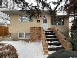 637 Tapley STREET  Moose Jaw, SK S6H 5T8