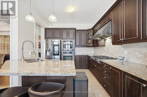 5221 Adobe Court, Mississauga, ON - Indoor Photo Showing Kitchen With Double Sink With Upgraded Kitchen