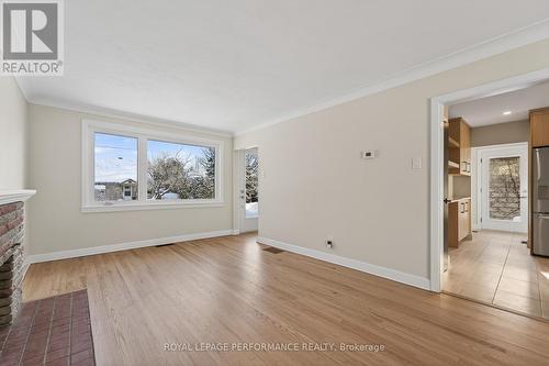 274 Compton Avenue, Ottawa, ON - Indoor Photo Showing Living Room
