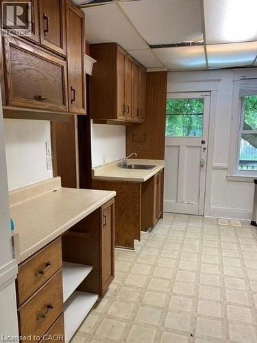 38 North Oval, Hamilton, ON - Indoor Photo Showing Kitchen