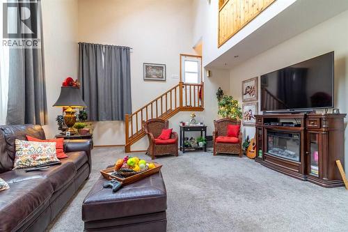 253 51 Avenue E, Claresholm, AB - Indoor Photo Showing Living Room