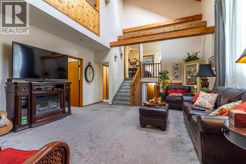 253 51 Avenue E, Claresholm, AB - Indoor Photo Showing Living Room