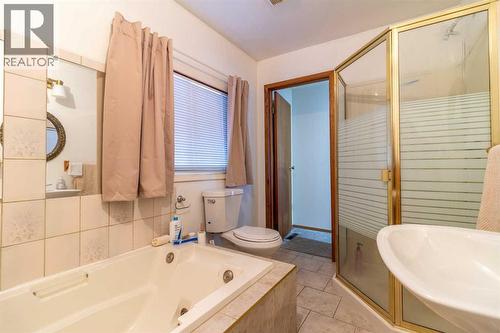 253 51 Avenue E, Claresholm, AB - Indoor Photo Showing Bathroom
