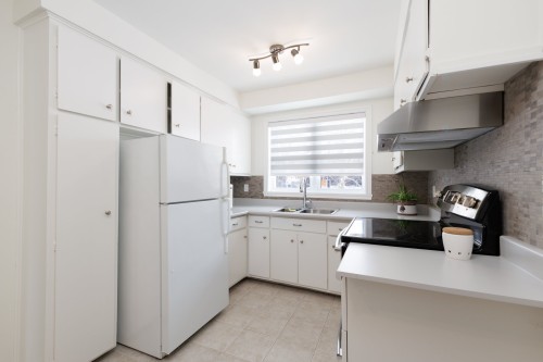 Cuisine - 409Z Rue Bruce, Kirkland, QC - Indoor Photo Showing Kitchen With Double Sink