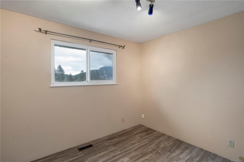 431 Macmillan Dr, Sayward, BC 