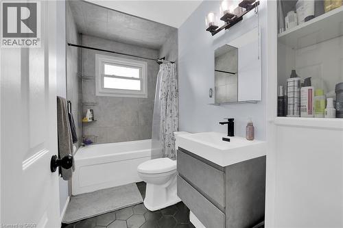 62 Knoll Street, Port Colborne, ON - Indoor Photo Showing Bathroom