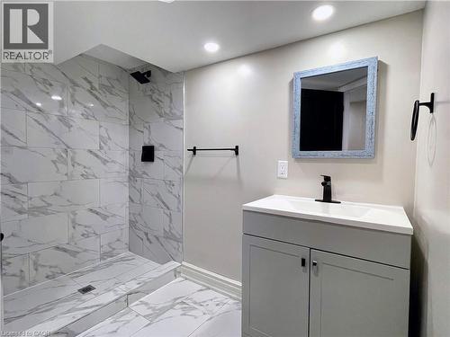 360 Cannon Street E, Hamilton, ON - Indoor Photo Showing Bathroom