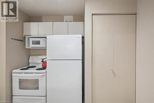 1450 Glen Abbey Gate Unit# 921, Oakville, ON - Indoor Photo Showing Kitchen