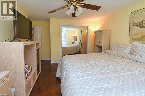 4131 Lorraine Crescent, Burlington, ON - Indoor Photo Showing Bedroom