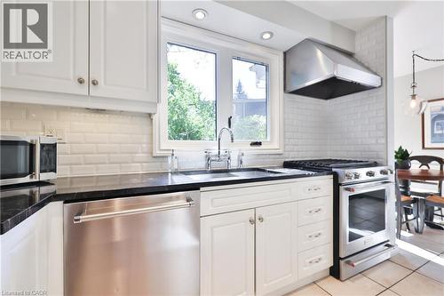 206 Rossmore Boulevard, Burlington, ON - Indoor Photo Showing Kitchen With Stainless Steel Kitchen With Upgraded Kitchen