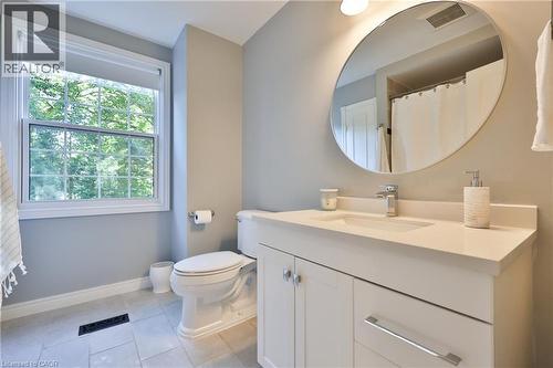 206 Rossmore Boulevard, Burlington, ON - Indoor Photo Showing Bathroom