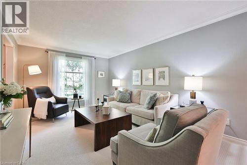 206 Rossmore Boulevard, Burlington, ON - Indoor Photo Showing Living Room