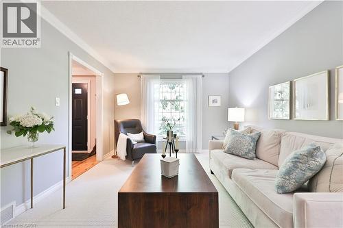 206 Rossmore Boulevard, Burlington, ON - Indoor Photo Showing Living Room