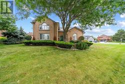 3 SHORELINE Crescent  Grimsby, ON L3M 5B1