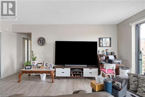 Living room with wood finished floors - 485 Thorold Road Unit# 323, Welland, ON - Indoor