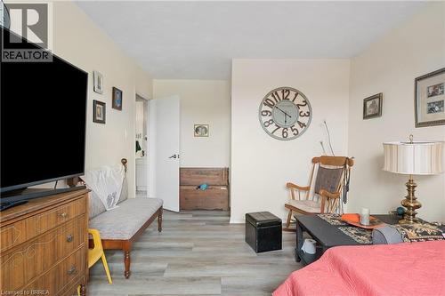 Bedroom featuring light wood finished floors - 485 Thorold Road Unit# 323, Welland, ON - Indoor Photo Showing Bedroom