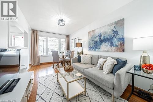 1089 Meredith Avenue, Mississauga, ON - Indoor Photo Showing Living Room