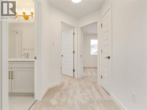 730 Violet Place W, Lethbridge, AB - Indoor Photo Showing Other Room