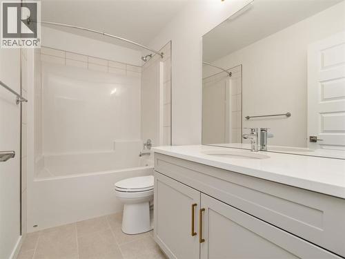 730 Violet Place W, Lethbridge, AB - Indoor Photo Showing Bathroom