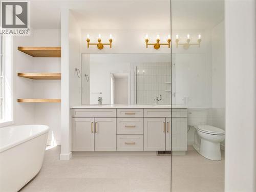 730 Violet Place W, Lethbridge, AB - Indoor Photo Showing Bathroom