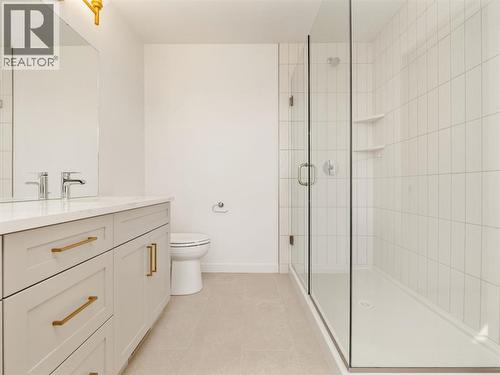 730 Violet Place W, Lethbridge, AB - Indoor Photo Showing Bathroom