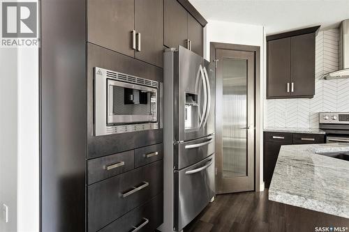 5669 Glide Crescent, Regina, SK - Indoor Photo Showing Kitchen With Stainless Steel Kitchen With Upgraded Kitchen