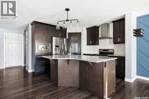 5669 Glide Crescent, Regina, SK - Indoor Photo Showing Kitchen With Stainless Steel Kitchen With Upgraded Kitchen