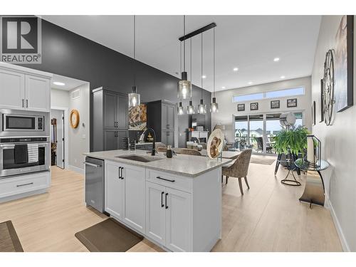 269 Diamond Way Unit# 13, Vernon, BC - Indoor Photo Showing Kitchen With Upgraded Kitchen