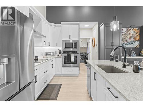 269 Diamond Way Unit# 13, Vernon, BC - Indoor Photo Showing Kitchen With Stainless Steel Kitchen With Upgraded Kitchen