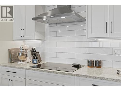269 Diamond Way Unit# 13, Vernon, BC - Indoor Photo Showing Kitchen With Upgraded Kitchen