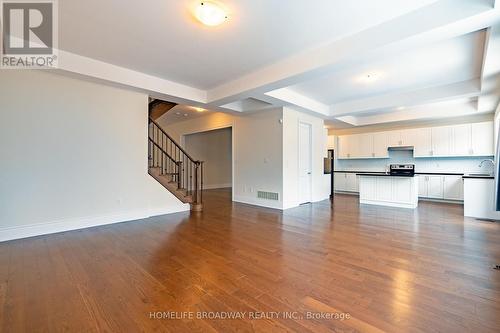 166 Conklin Crescent, Aurora, ON - Indoor Photo Showing Kitchen
