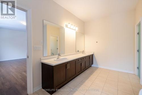 166 Conklin Crescent, Aurora, ON - Indoor Photo Showing Bathroom