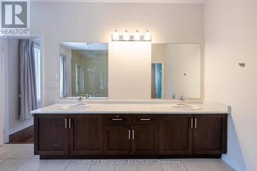 166 Conklin Crescent, Aurora, ON - Indoor Photo Showing Bathroom