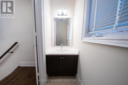 166 Conklin Crescent, Aurora, ON - Indoor Photo Showing Bathroom