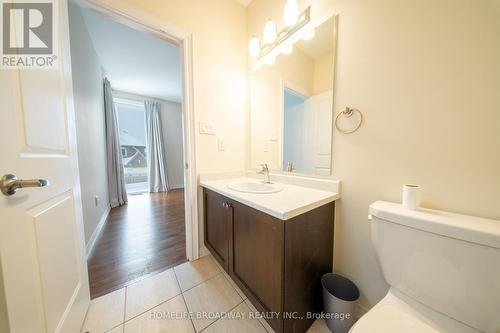 166 Conklin Crescent, Aurora, ON - Indoor Photo Showing Bathroom