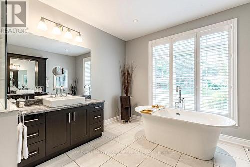 60 Parker Avenue, Hamilton, ON - Indoor Photo Showing Bathroom