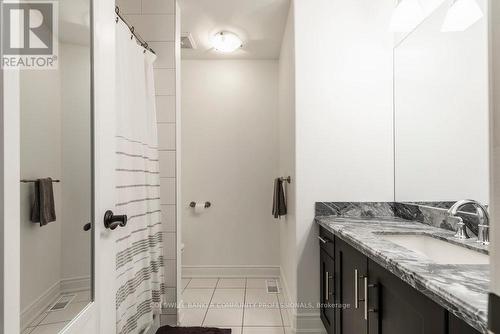 60 Parker Avenue, Hamilton, ON - Indoor Photo Showing Bathroom