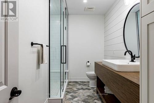 60 Parker Avenue, Hamilton, ON - Indoor Photo Showing Bathroom