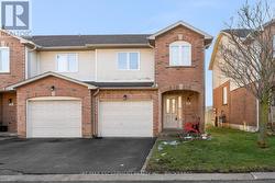 40 - 800 PARAMOUNT DRIVE  Hamilton (Stoney Creek Mountain), ON L8J 3V8